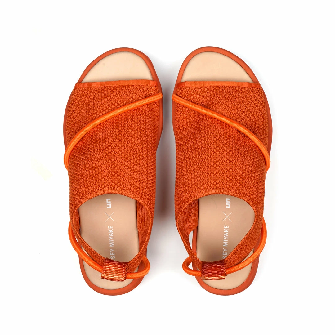 ISSEY MIYAKE X UN WOMEN Bind