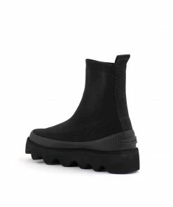 ISSEY MIYAKE X UN Bounce Fit Boot