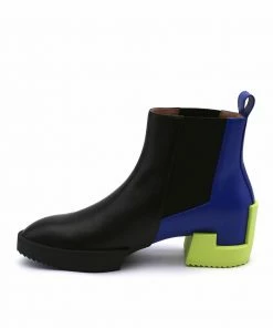 ISSEY MIYAKE X UN WOMEN Cubic Bootie