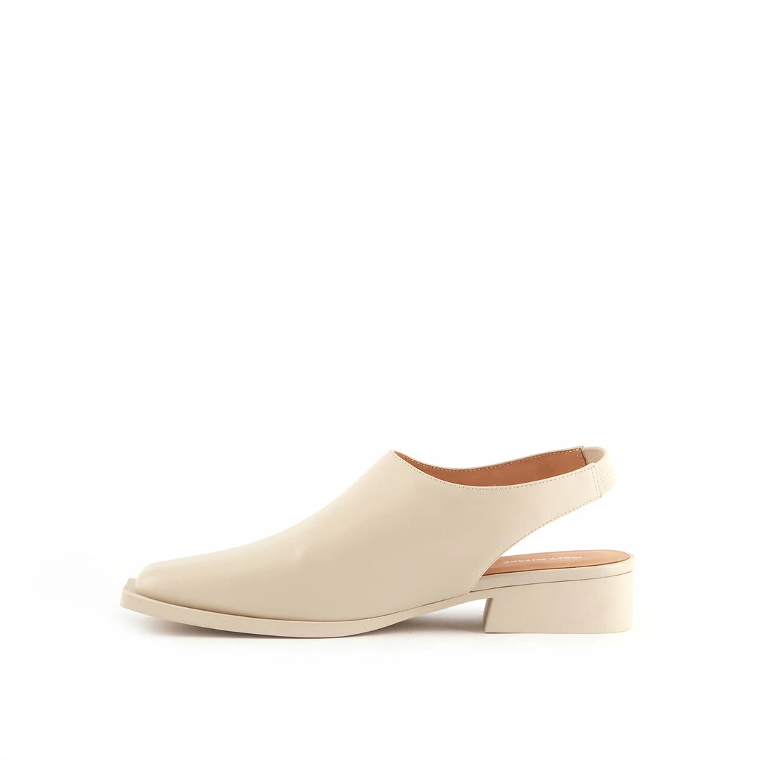 ISSEY MIYAKE X UN WOMEN Fin Flat