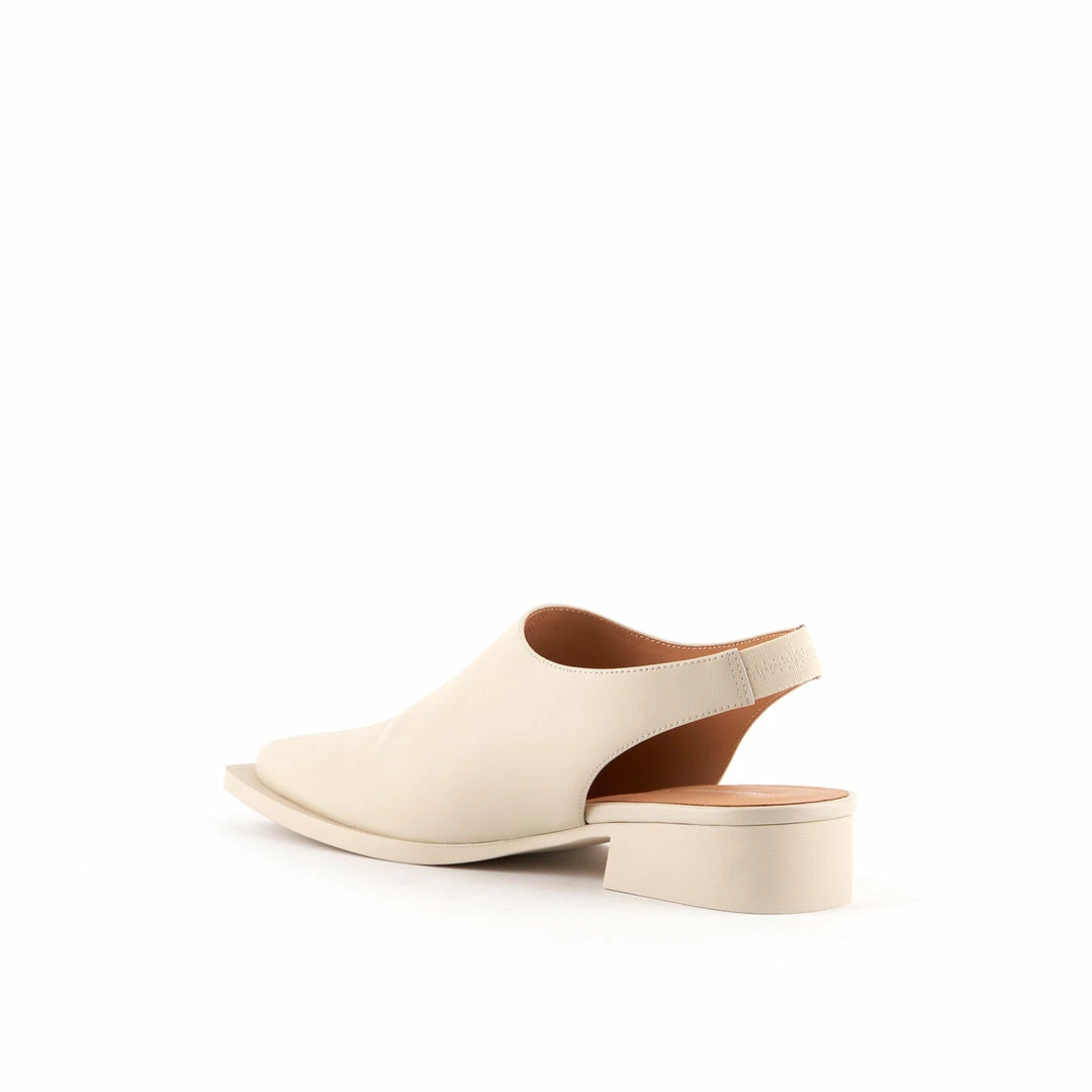 ISSEY MIYAKE X UN WOMEN Fin Flat
