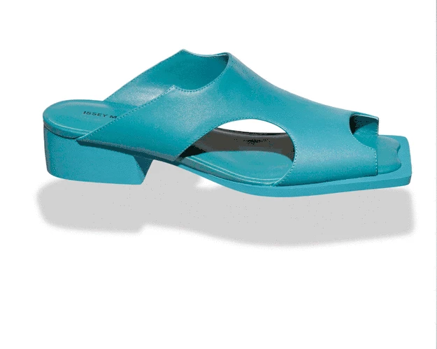 ISSEY MIYAKE X UN Fin Sandal WOMEN