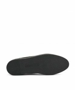 ISSEY MIYAKE X UN Skin Flat